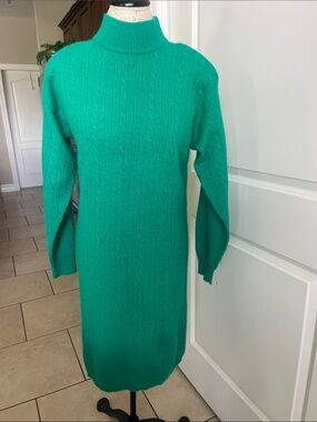 NWOT Outlander lambswool & Angora green classic roll turtleneck sweater dress M